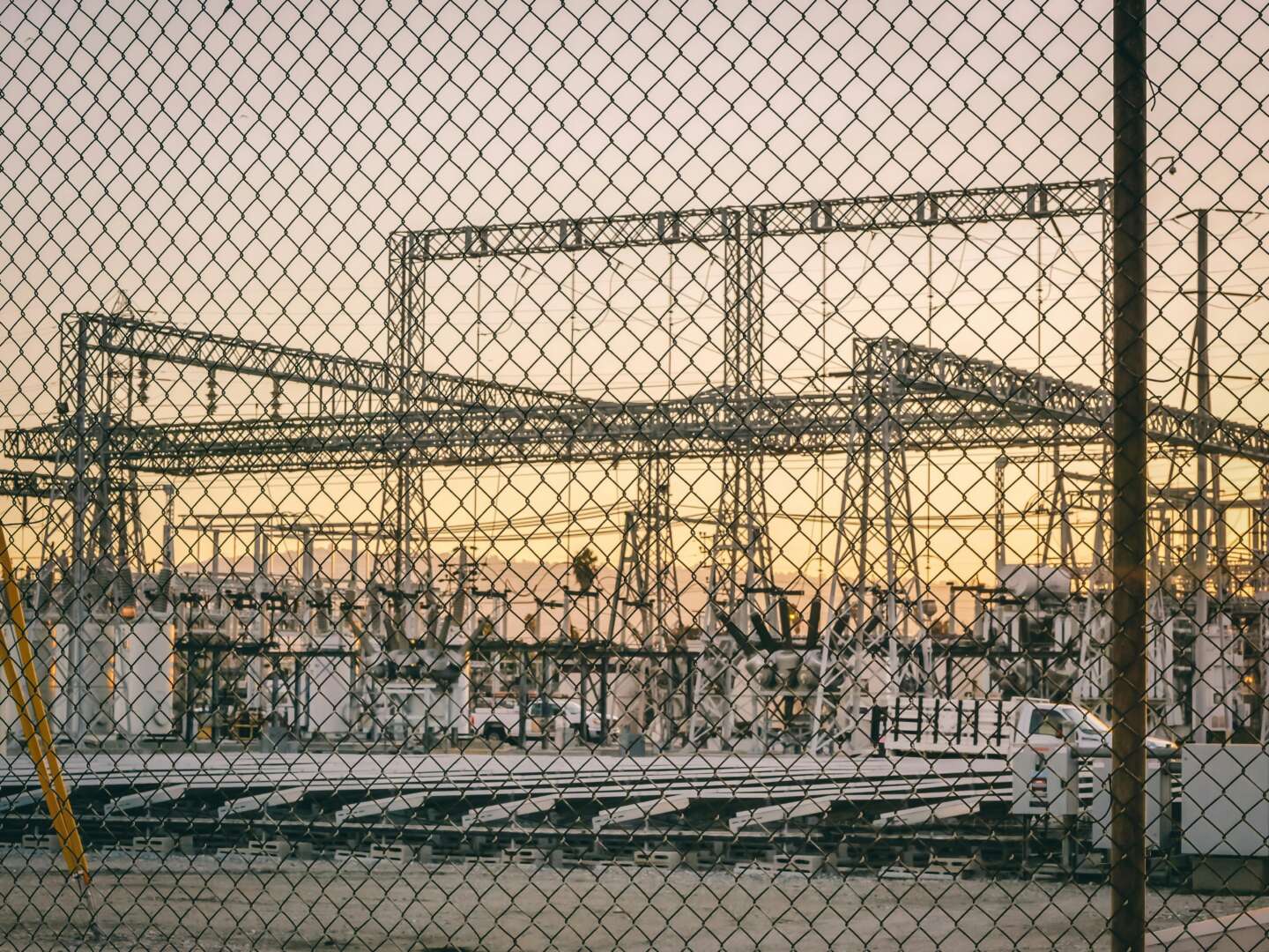Russia’s Cryptocurrency Mining Consumes Nearly 1% of National Energy, Paving Way for Renewables