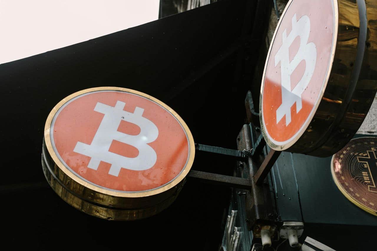 Red Wave Sweeps Across the Market as Bitcoin ETFs lose 6 Million  Red Wave Sweeps Across the Market as Bitcoin ETFs lose 6 Million