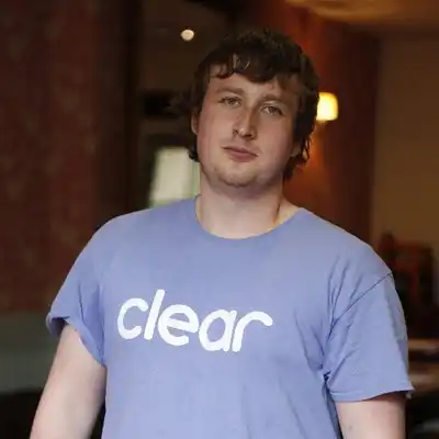 Profile photo of Mark Braun from his @MarkBraunZiber Twitter account, showing young man with curly brown hair wearing light blue t-shirt with "clear" logo